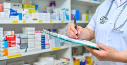 Búsqueda laboral: Importante farmacia funense abre postulación a auxiliar
